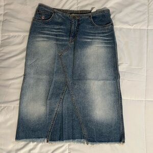 Vintage Y2K Mudd Blue Denim Mid Skirt with Frayed Details